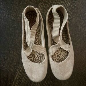 Tan Girls Blowfish Ballet Flats size 3
